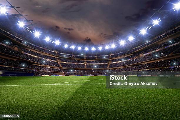 Impresionante Estadio De Fútbol Foto de stock y más banco de imágenes de Acontecimiento - Acontecimiento, Actividad, Aire libre