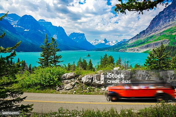 Lago St Mary Las Montañas Parque Nacional De Los Glaciares Viaje El Turismo Foto de stock y más banco de imágenes de Parque Nacional de los Glaciares - Parque Internacional de la Paz Waterton-Glacier