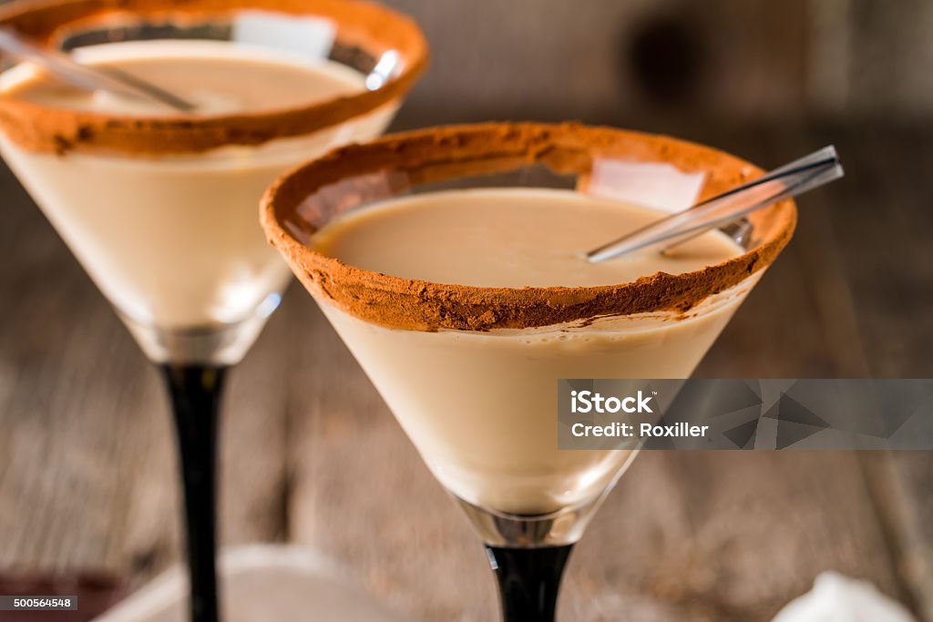 Irish cream liqueur dans un verre - Photo de Chocolat libre de droits