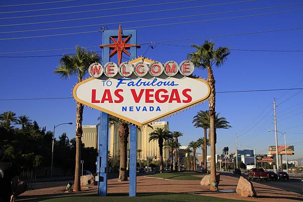 bienvenue au fabuleux signe de las vegas - welcome to fabulous las vegas sign photos photos et images de collection