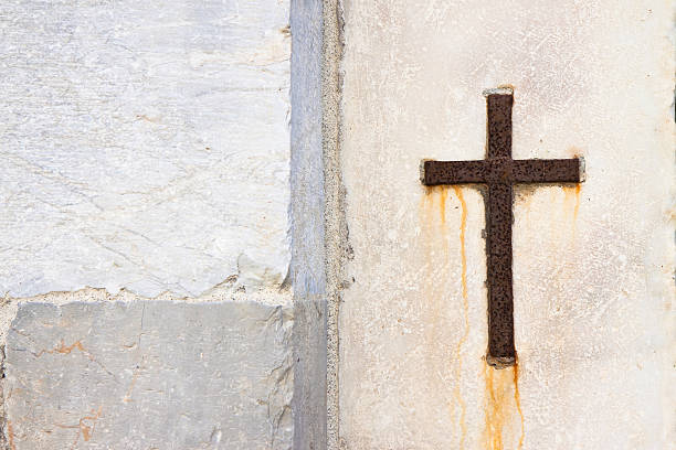 istock Iron cross snuggled in stone 500575981