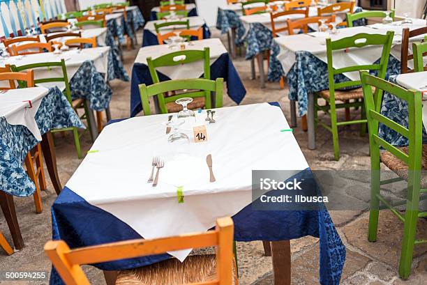 Foto de Restaurante Mesa Na Itália e mais fotos de stock de Cadeira - Cadeira, Comida, Comida e bebida