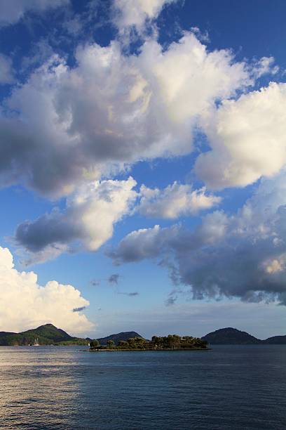 sand und meer - long exposure rock cloud sky stock-fotos und bilder