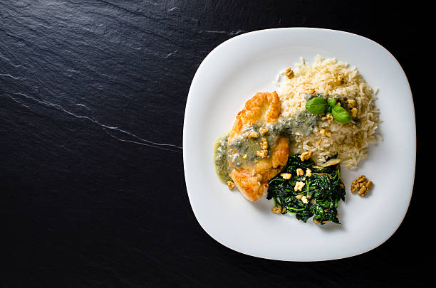 Fried chicken breast with spinach, rice and gorgonzola sauce