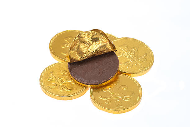 dinheiro de chocolate - chocolate coins imagens e fotografias de stock