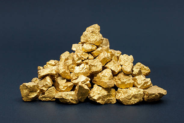 mound of gold - goldnugget stock-fotos und bilder