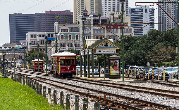 トラムニューオーリンズの - new orleans cable car louisiana street ストックフォトと画像