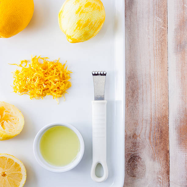 assar ingredientes para um bolo de limão - ralador de frutas cítricas fotos - fotografias e filmes do acervo