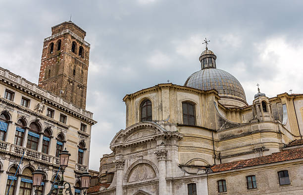 церковь san geremia и палаццо половые в венеции - venice italy ancient architecture creativity стоковые фото и изображения