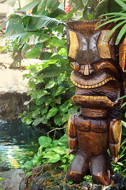 istock Smiling Wooden Tiki God Statue 500661937