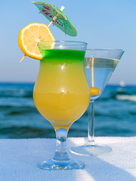 istock Two cocktails on the beach 500665726