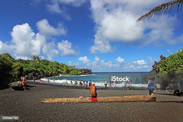 Preto Praia De Areiahana Maui - Fotografias de stock e mais imagens de Ao Ar Livre - Ao Ar Livre, Areia negra, Descontrair