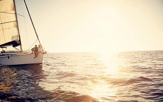 Shot of a young couple spending time together on a yachthttp://195.154.178.81/DATA/i_collage/pu/shoots/806044.jpg