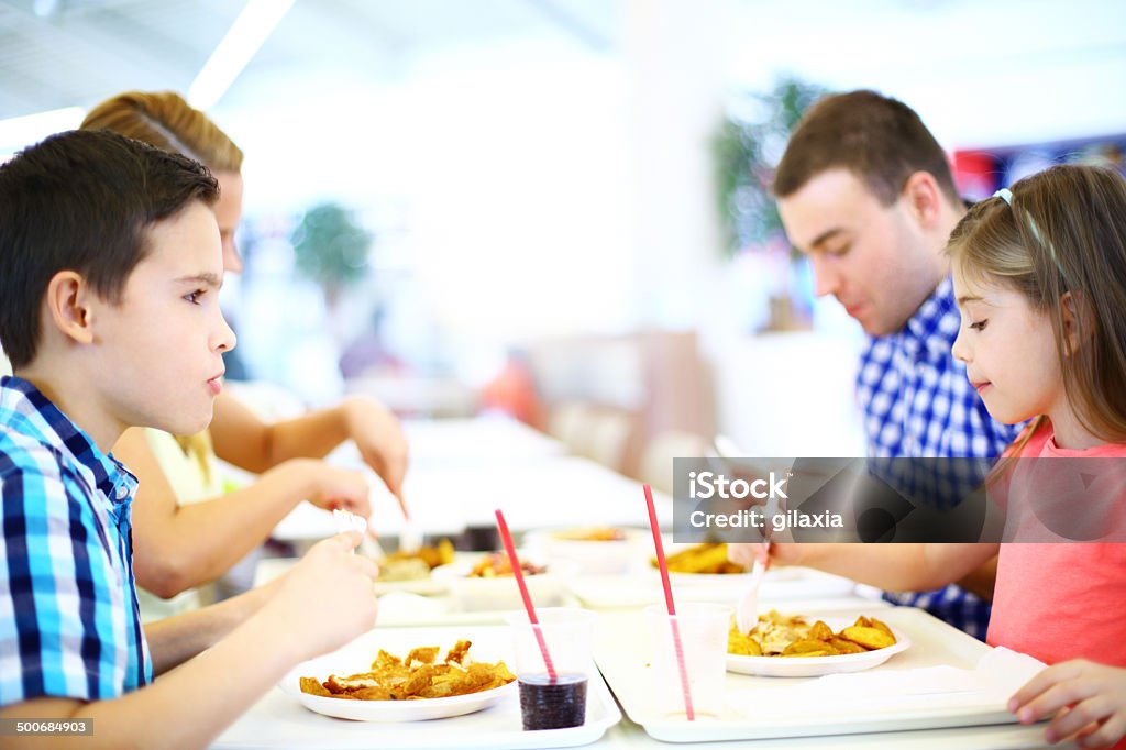 Família almoçando. - Foto de stock de Adulto royalty-free