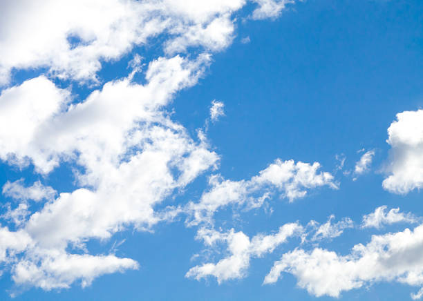 demi-cercle de temps de nuages cumulus humilis fair - cumuliform photos et images de collection