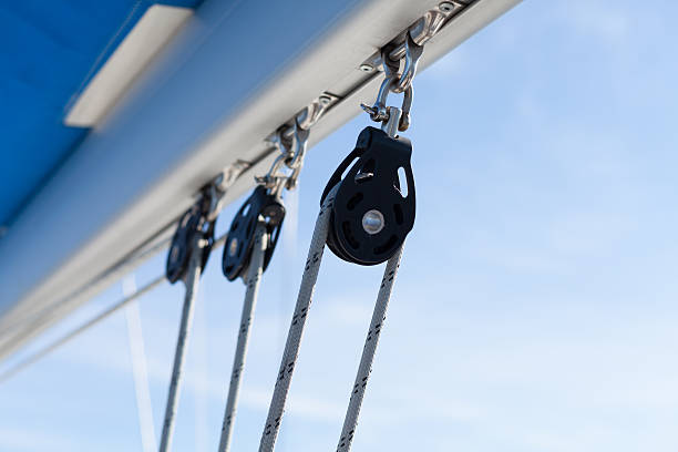 voile bateau winches et de cordes - cable winch sailing yacht sport photos et images de collection