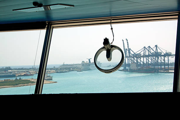 Navio de cruzeiro vista da ponte - foto de acervo