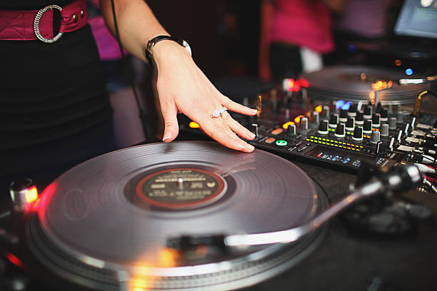 istock Girl playing in vinyl 500703710