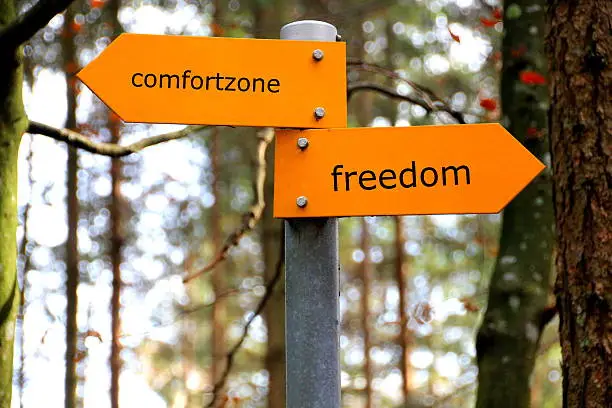Comfortzone and freedom written on a sign