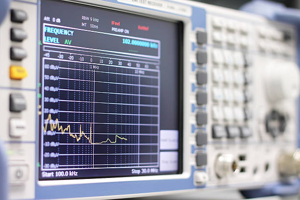 widma na emi, syndyka lub analizator widma radiowego, - electromagnetic pulse zdjęcia i obrazy z banku zdjęć