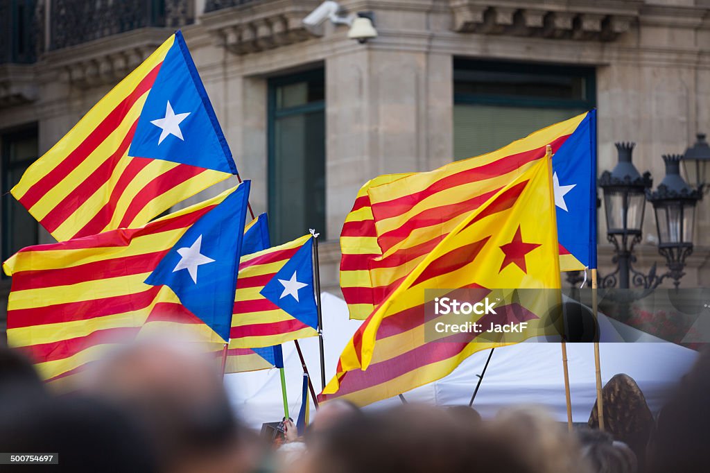 Flying Katalonia flags - Zbiór zdjęć royalty-free (Barcelona - Hiszpania)