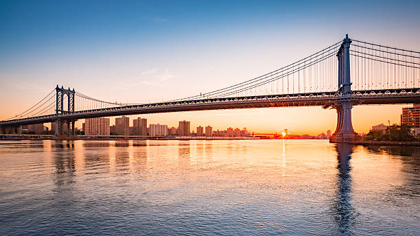 manhattan bridge na wschód słońca - new york city new york state brooklyn clear sky zdjęcia i obrazy z banku zdjęć