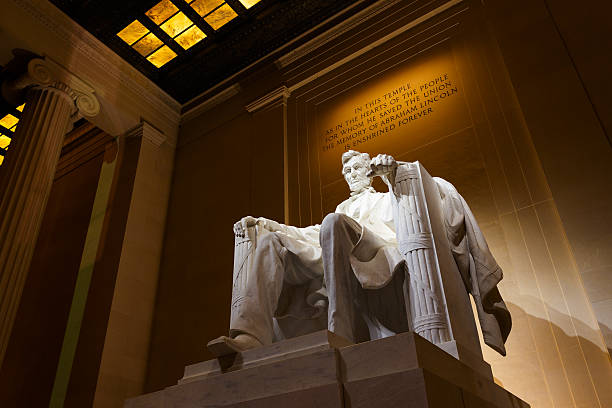 istock Lincoln Memorial at Night 500785318