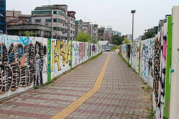 istock Seoul, South Korea, street graffiti 500787409