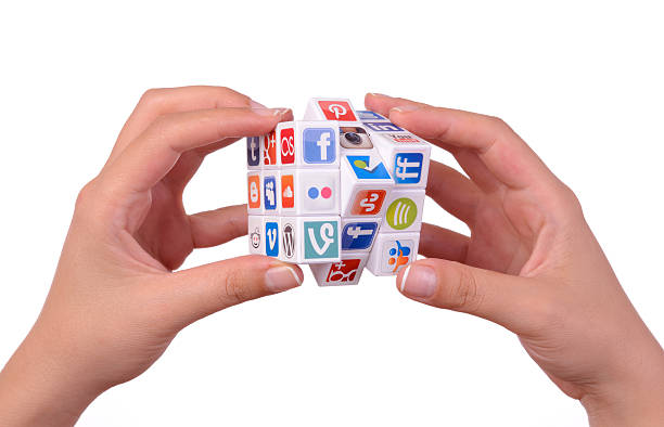 social-media-puzzle - pinterest social media social issues global communications stock-fotos und bilder