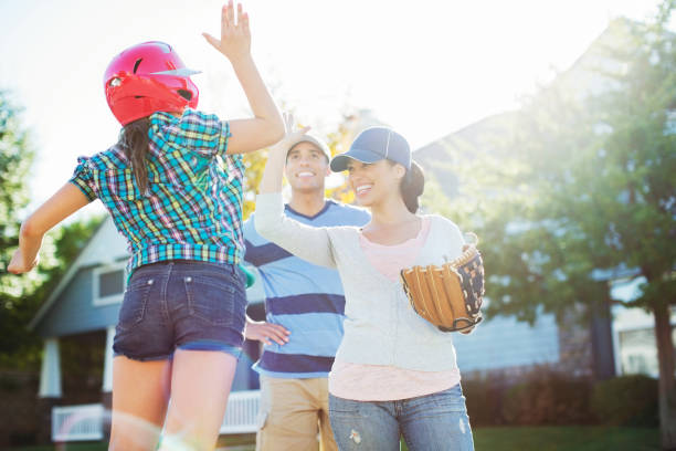 istock Family playing baseball 500797485