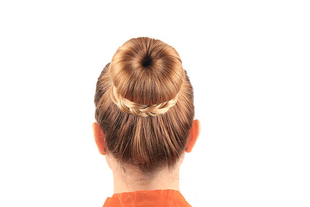 belle femme avec creative élégant chignon. - hair bun hairstyle women hair back photos et images de collection