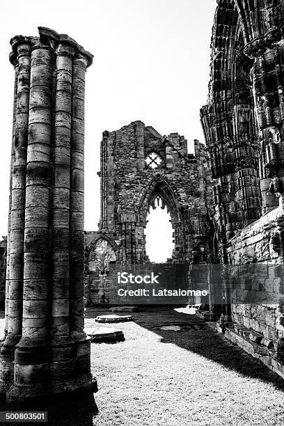 Foto de Whitby Abbey Detalhe e mais fotos de stock de Abadia - Mosteiro - Abadia - Mosteiro, Abandonado, Arquitetura