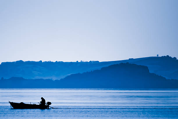 istock Silhouette on the lake 500805072