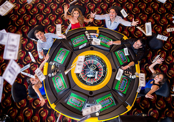 cassino pessoas premiado na roleta - roulette roulette wheel gambling roulette table - fotografias e filmes do acervo