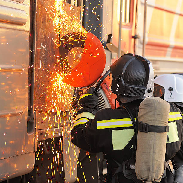 ministerio de control de emergencia (mchs) tactical ejercicio. ruso equipo de rescate - vehicle door flash fotografías e imágenes de stock