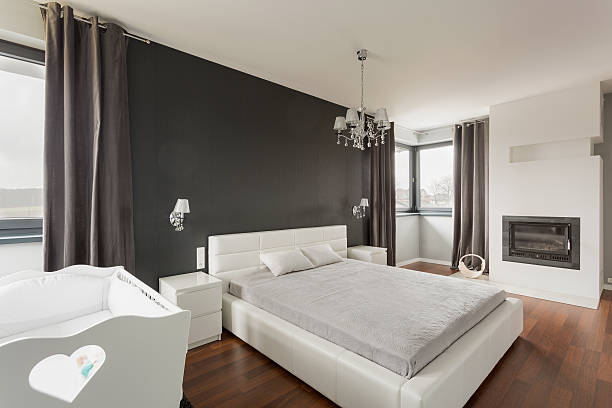 luxueuse et spacieuse chambre à coucher principale - bedroom authority bed contemporary photos et images de collection