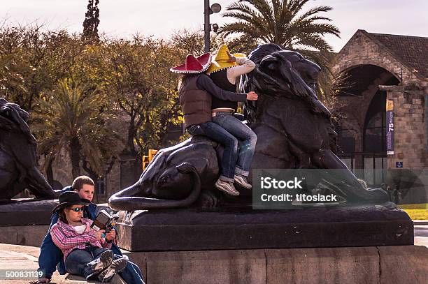 León Estatua De Barcelona Foto de stock y más banco de imágenes de Acera - Acera, Aire libre, Animal