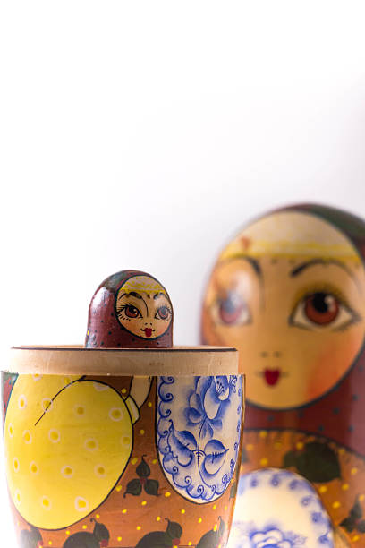 русской матрешки - russian nesting doll multi generation family doll russian culture стоковые фото и изображения