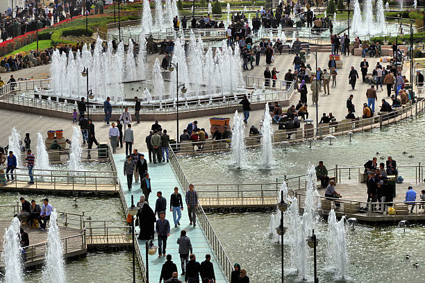 Erbil / Hewler / Arbil / Irbil, Kurdistan, Iraq: main square, Shar Park (City Park), with crowds enjoying the pleasantly cool area created by the fountains - seen from the Erbil citadel - photo by M.Torres