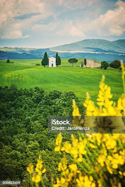 Foto de A Antiga Capela Do Campos Da Toscana Itália e mais fotos de stock de Agricultura - Agricultura, Capela, Cena Rural