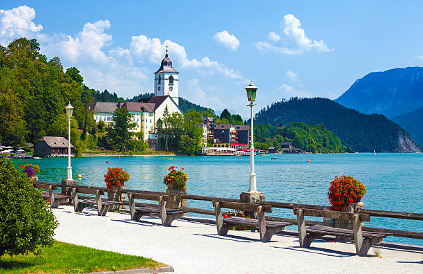 vista de st. wolfgang de frente para o mar - lake amadeus - fotografias e filmes do acervo