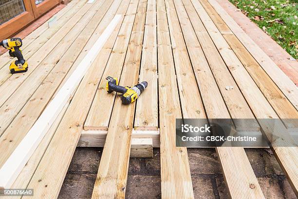 Photo libre de droit de Terrasse En Bois De Construction banque d'images et plus d'images libres de droit de Terrasse en bois - Terrasse en bois, Patio, Industrie du bâtiment