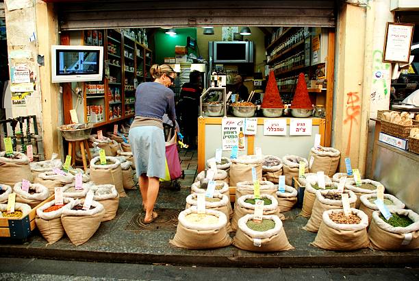 kobieta zakupy - spice market israel israeli culture zdjęcia i obrazy z banku zdjęć