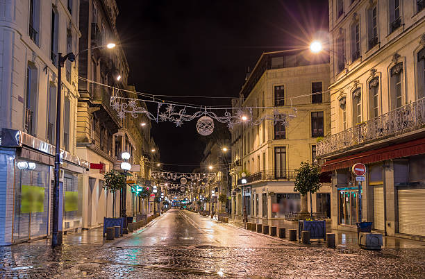 rue de la république em avignon-france - coin republique france french currency - fotografias e filmes do acervo