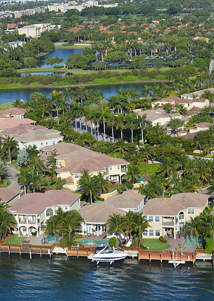 istock Tropical Houses in Suburbs 500923009