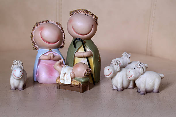 сцены иисуса рождения - praying figurine people men стоковые фото и изображения