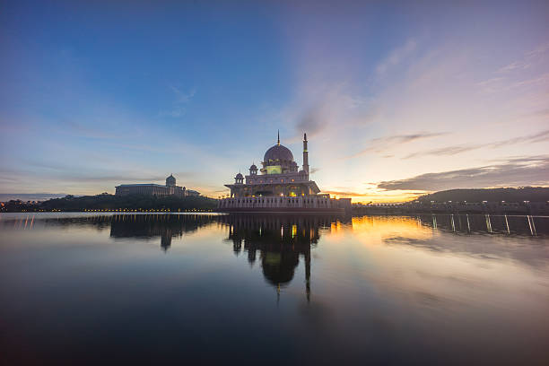 istock Sunrise At Putra Mosque, Putrajaya Malaysia 500927688