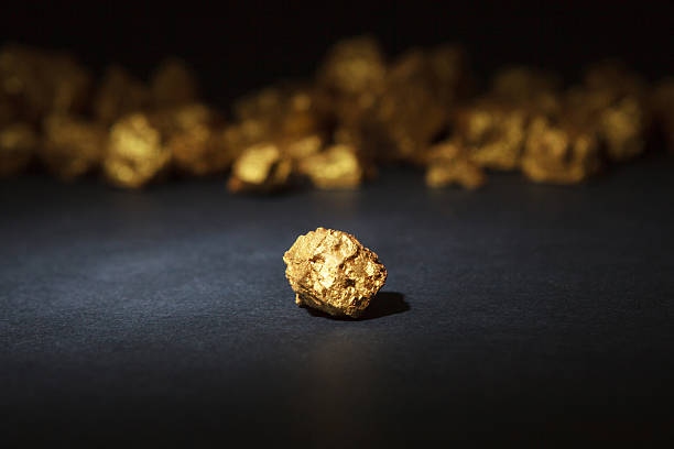 nugget gold Closeup of big gold nugget ounce stock pictures, royalty-free photos & images