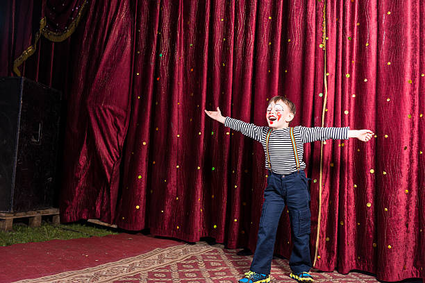 riendo seguro de little boy on stage - teatro de pantomima británico fotografías e imágenes de stock