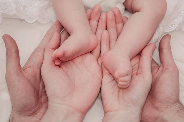 istock Baby's feet at the hands of parents 500968666